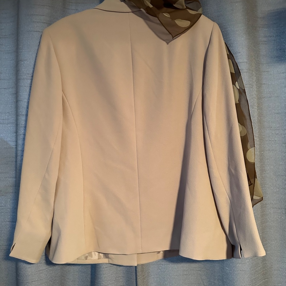 Gorgeous 3 Piece Women's Suit - Picture 2 of 6